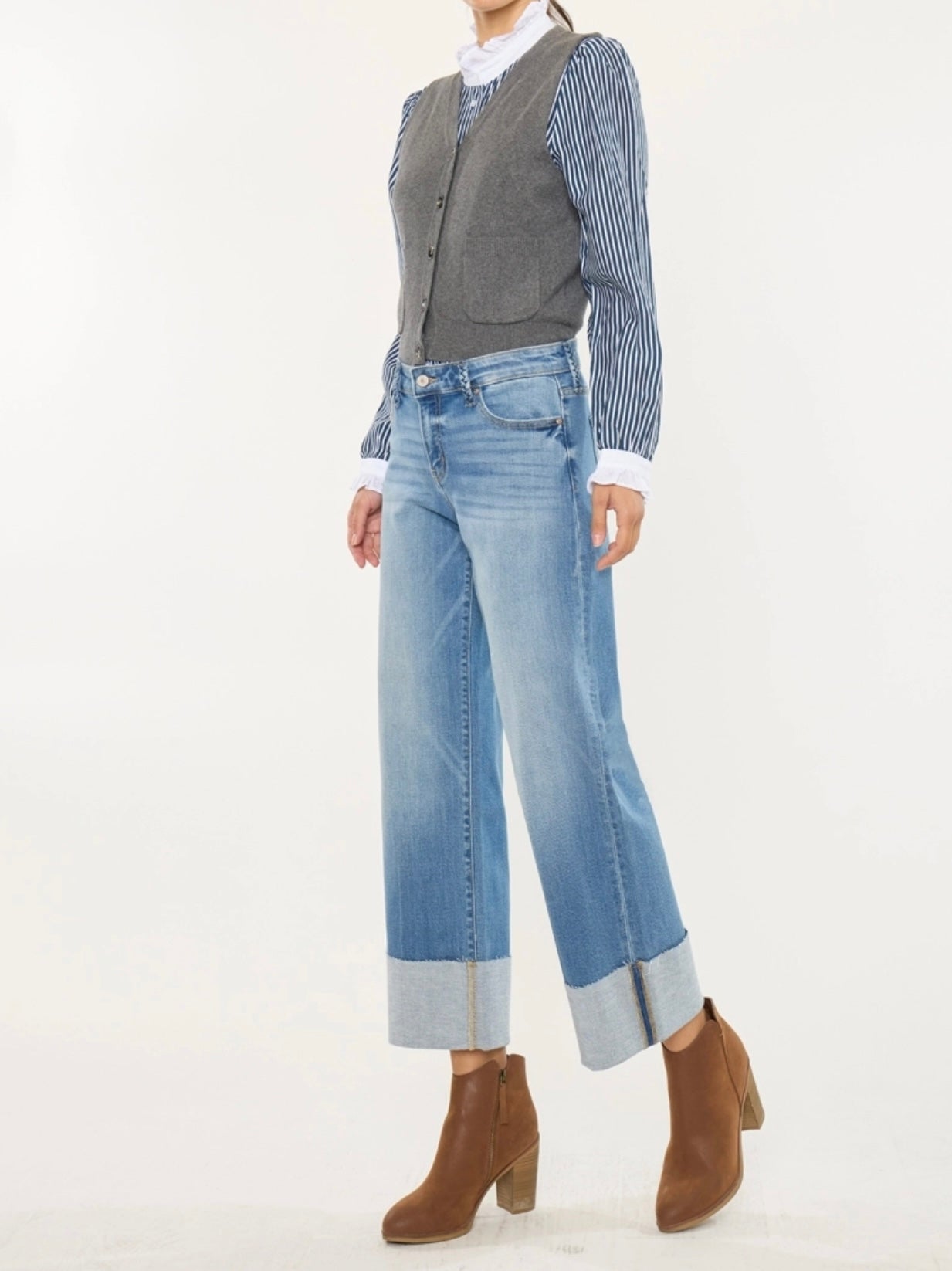 Kan Can Mid Rise Crop Wide Leg JEANS